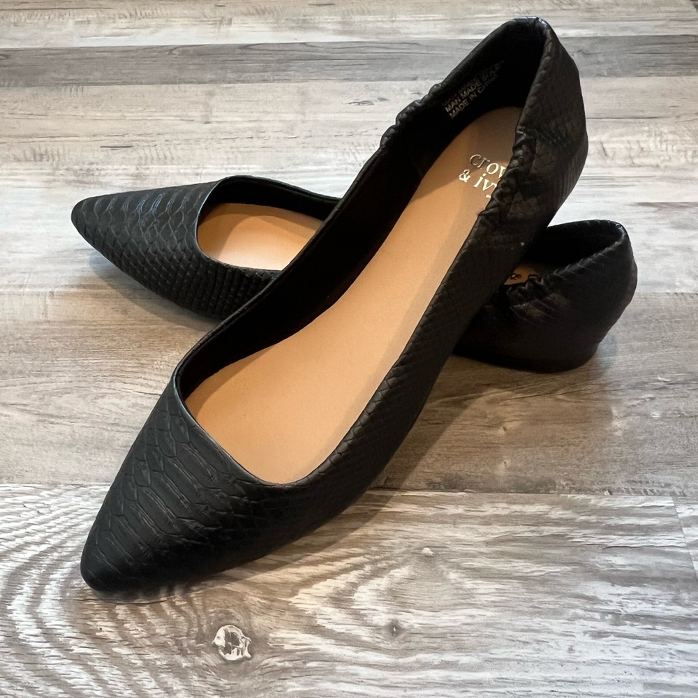 Crown & Ivy Black Women's Medium Flats
